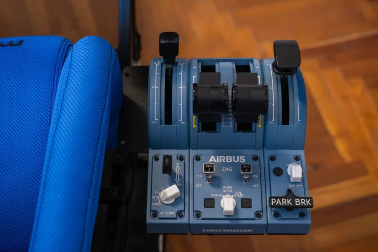 VR repülőgép-szimulátor Hajdúszoboszló: Airbus gázkar-egység a repülőgép-szimulátorban